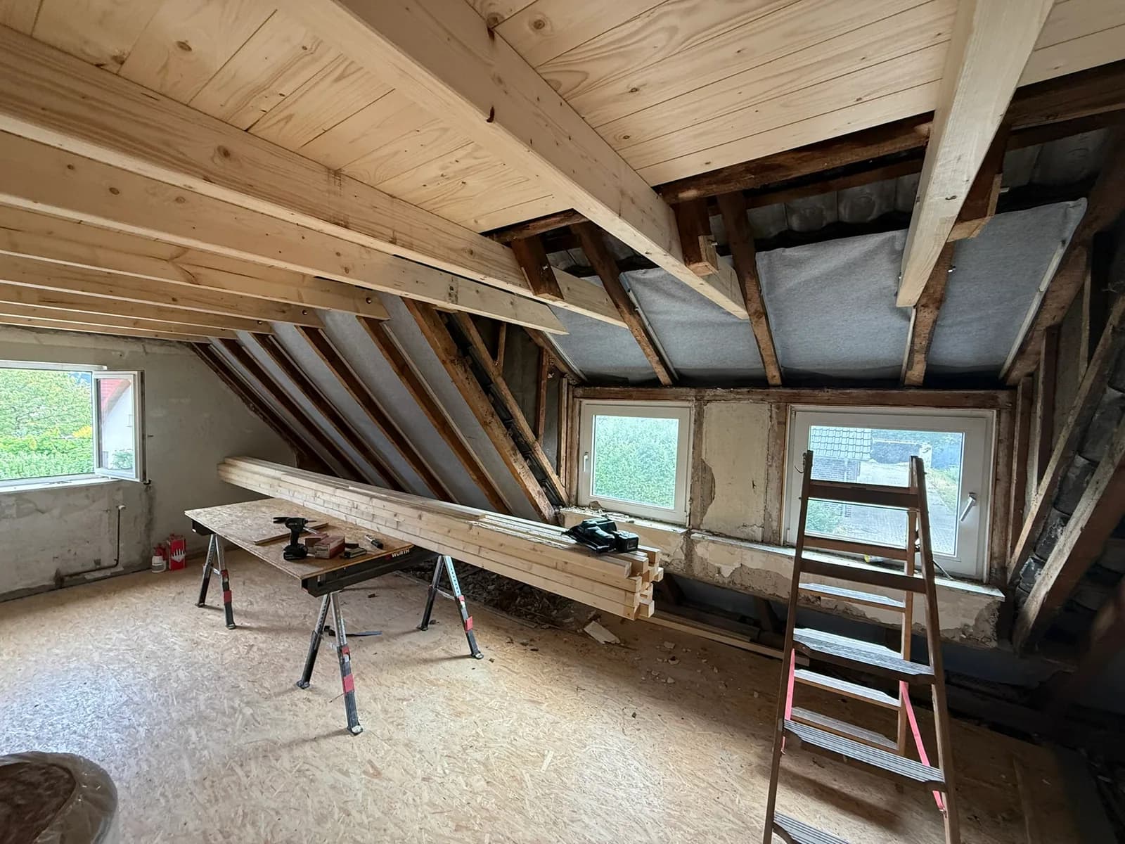 Dachgeschoss im Altbau während der Neudämmung
